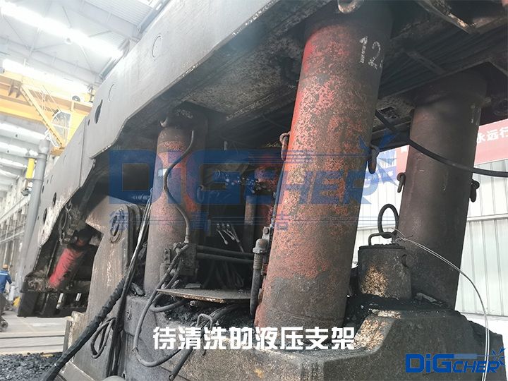 待清洗的液壓支架